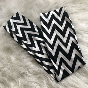 New chevron print leggings size large